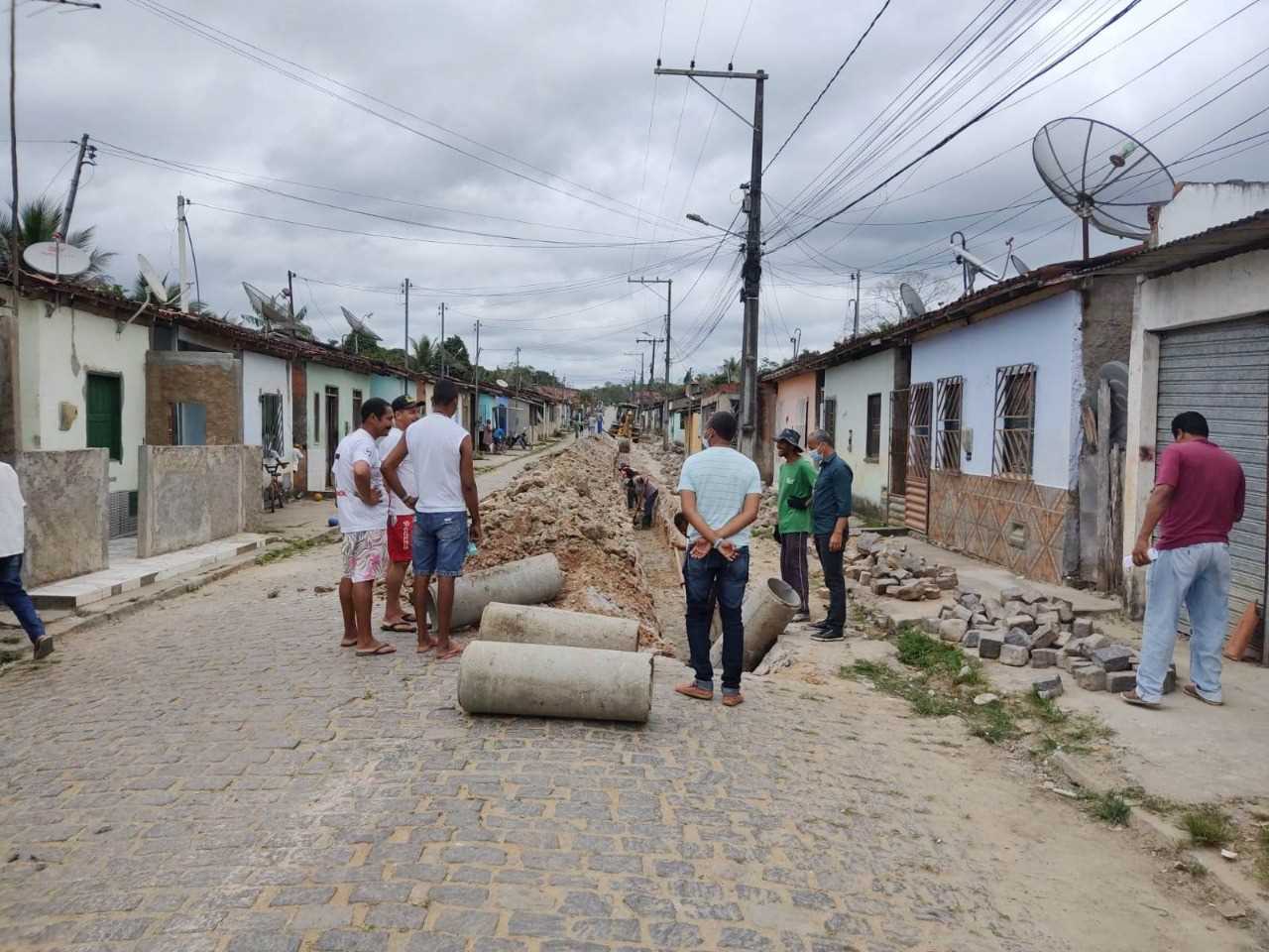 Camacã: Após 20 anos moradores das Casas Novas em Leoventura comemoram o início da obra de esgotamento sanitário
